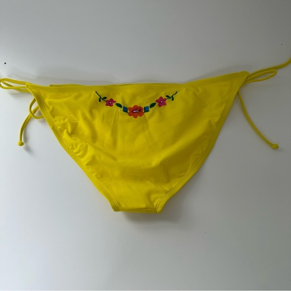 Xhilaration yellow bikini bottoms with floral details size L - Picture 1 of 6